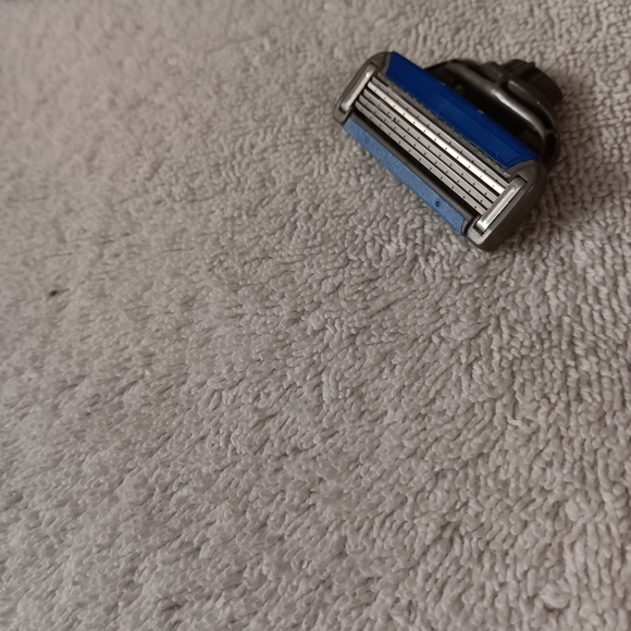 14..Blue Razor Blade Refills - Picture 2 of 7